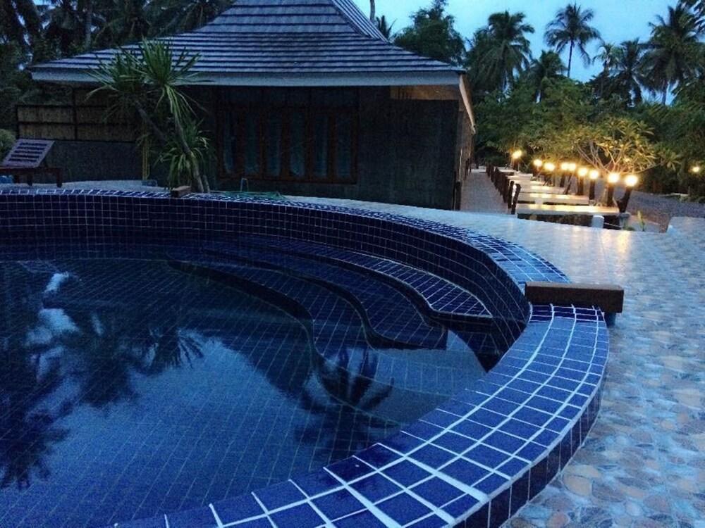 Ruean Thai Nai Bang By Pansak Resort Сураттхани Экстерьер фото