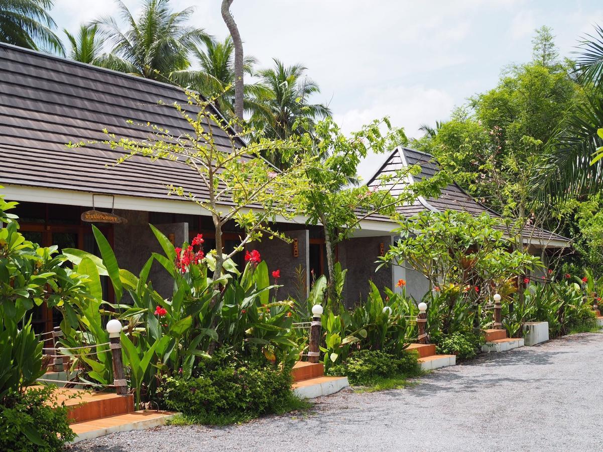 Ruean Thai Nai Bang By Pansak Resort Сураттхани Экстерьер фото